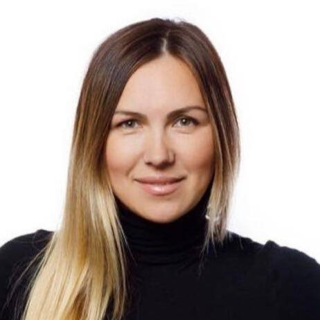 L&D leader reviewing AI training services for learning and development.